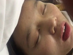 00年巨乳小妹KTV唱歌被下药肆意玩弄
